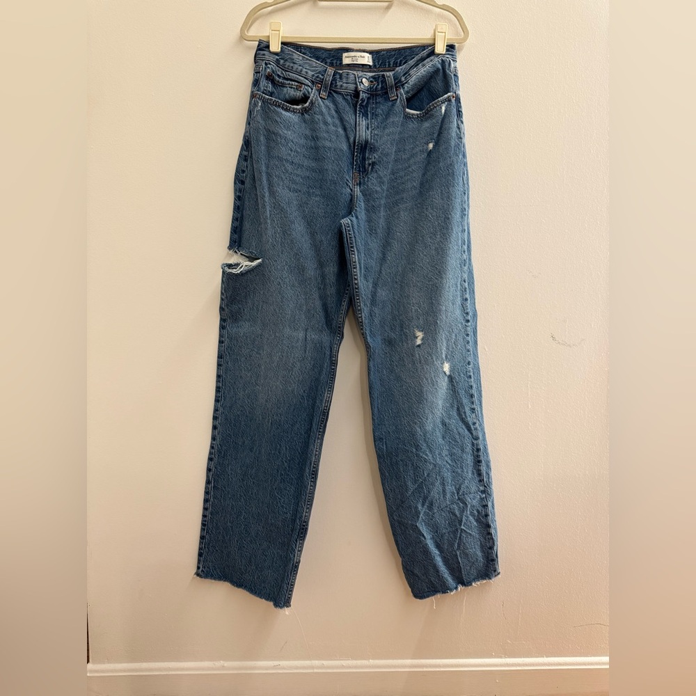 Abercrombie & Fitch Womens Denim, Loose, Distressed (30L)